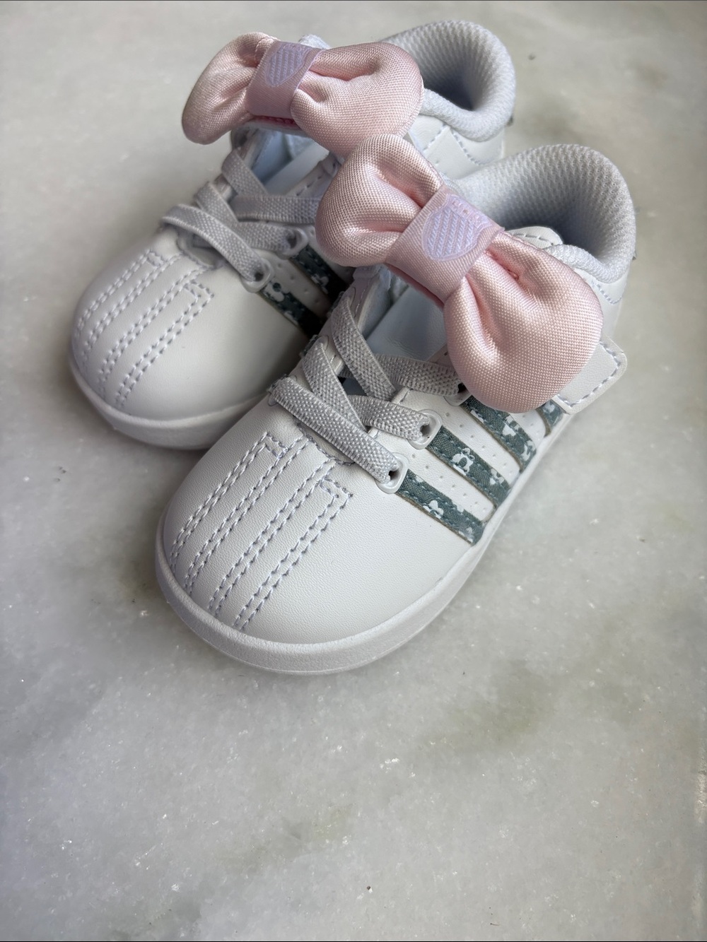 K-Swiss White Toddler Sneakers with Pink Bow Accent